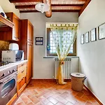 Guesthost - Il Glicine, With Garden And Pool Apartment
