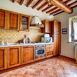 Guesthost - Il Glicine, With Garden And Pool Apartment