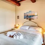 Guesthost - Il Glicine, With Garden And Pool * Gioiella