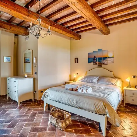 Guesthost - Il Glicine, With Garden And Pool Apartamento *