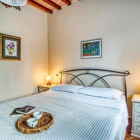 Apartamento Guesthost - Il Glicine, With Garden And Pool *
