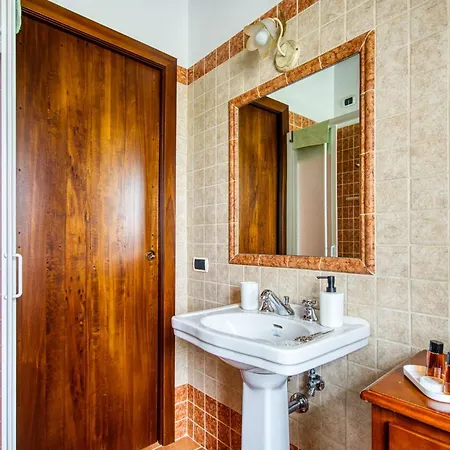 Guesthost - Il Glicine, With Garden And Pool *