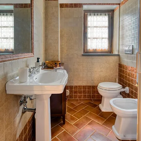 Guesthost - Il Glicine, With Garden And Pool Gioiella