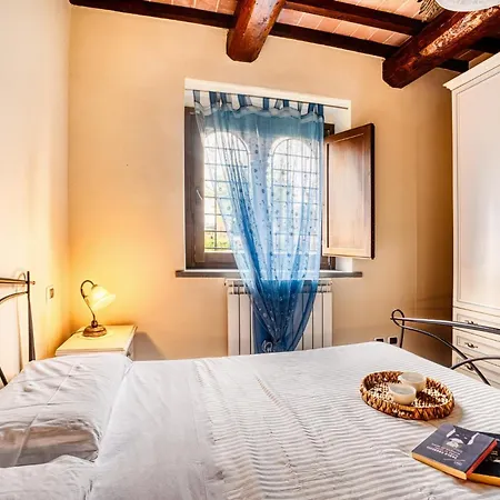 Guesthost - Il Glicine, With Garden And Pool Gioiella