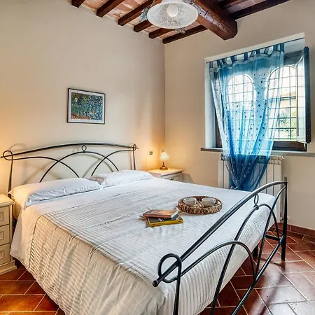 Guesthost - Il Glicine, With Garden And Pool Apartament